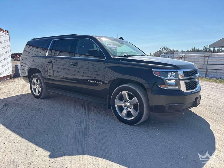 2018-chevrolet-suburban-image-30