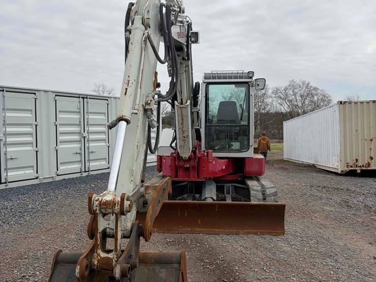 2013-takeuchi-tb280fr-image-2