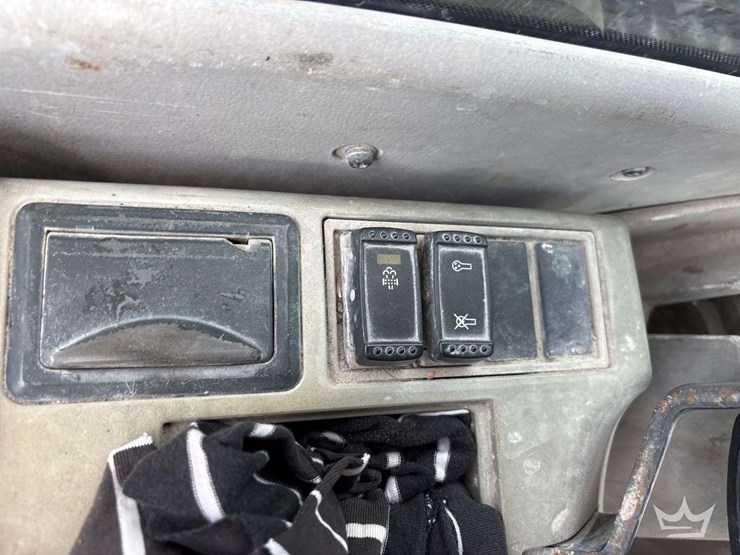 2013-hitachi-zx160-lc-image-17