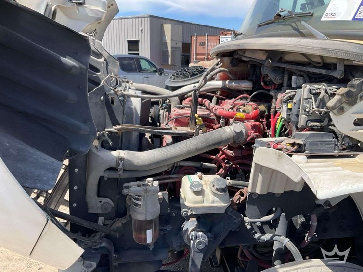 2018-freightliner-m2-106-image-12