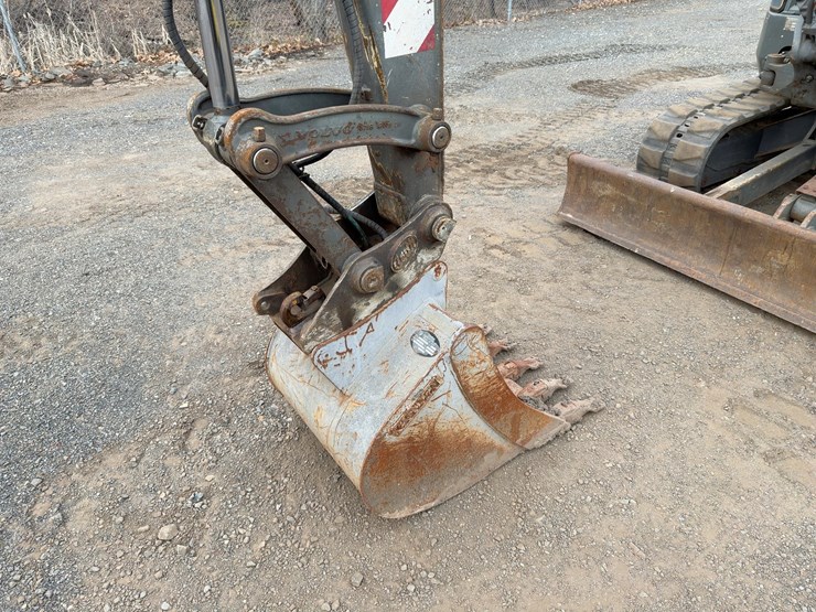 2014-volvo-ecr58d-image-14