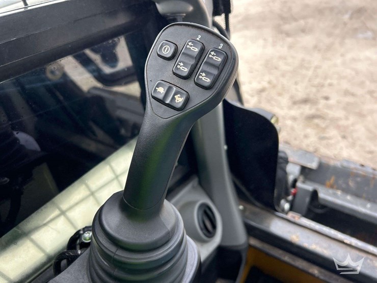 2023-new-holland-c327-image-6