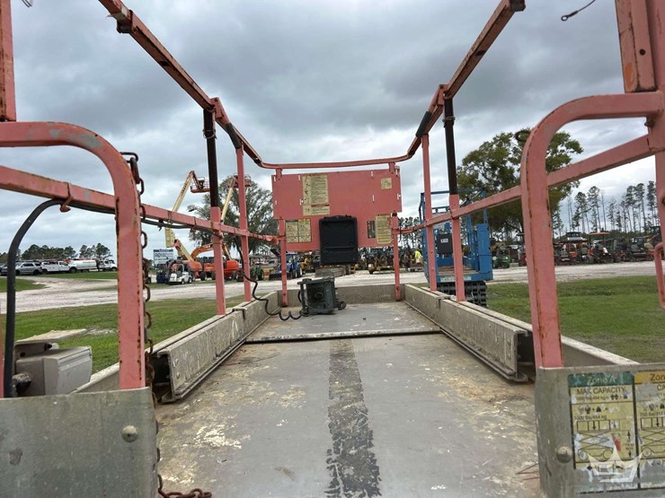 2008-jlg-3246es-image-12