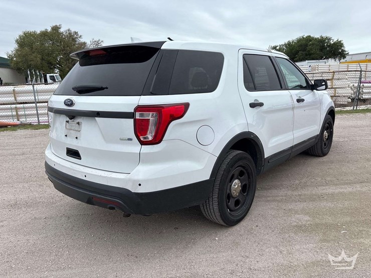 2016-ford-explorer-image-3