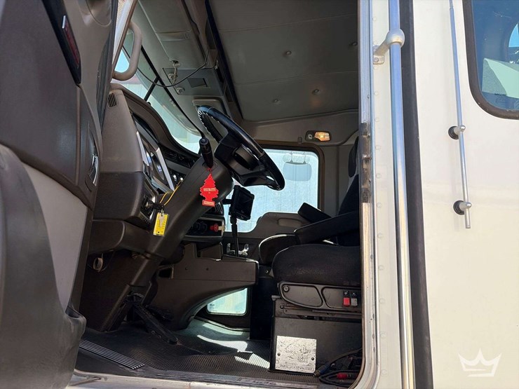 2014-kenworth-t400-image-12