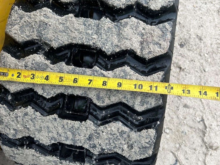 2023-new-holland-c327-image-23