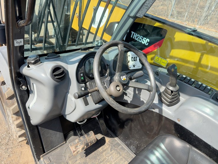 2018-caterpillar-th255c-image-19
