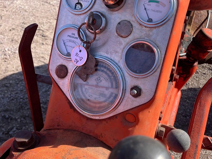 allis-chalmers-d15-2wd-tractor-image-24