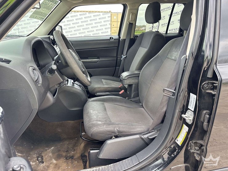 2016-jeep-patriot-sport-image-12