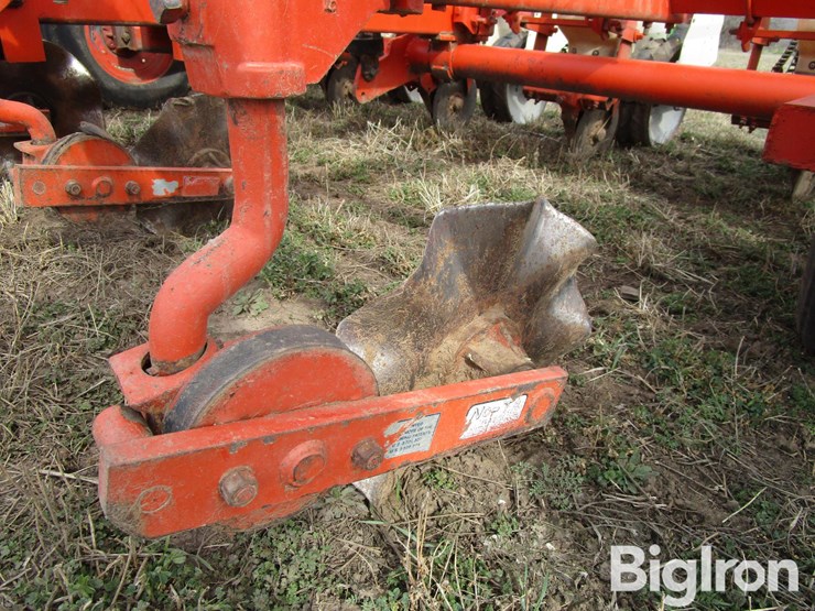 allis-chalmers-6r30-pull-type-planter-image-13