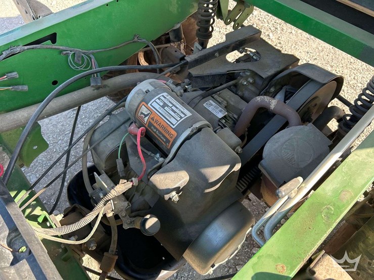 2022-john-deere-gator-image-7