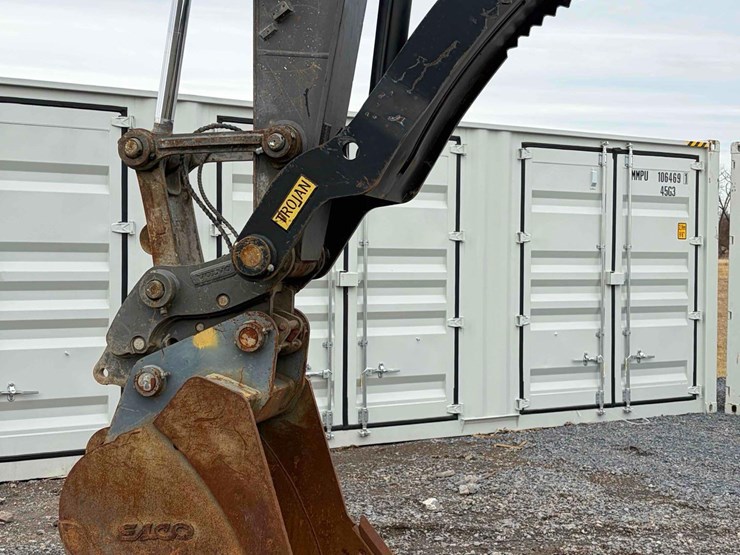 2016-volvo-ec220e-image-15