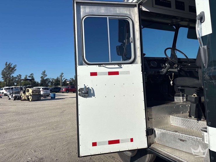 2013-chevrolet-step-van/-command-center-image-9