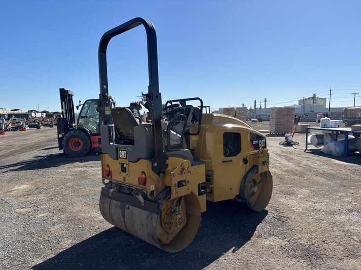 2018-caterpillar-cb24b-image-3