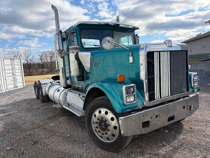 1999-international-eagle-tandem-axle-road-tractor-image-3