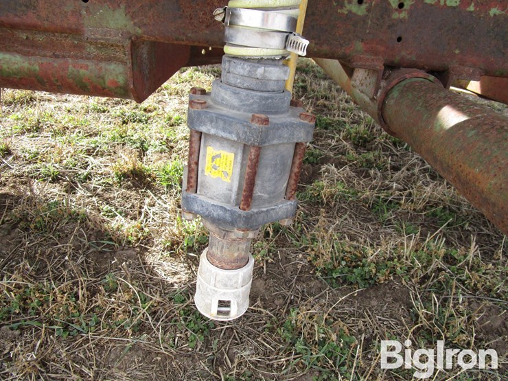 1025-gallon-water-tank-on-trailer-image-18