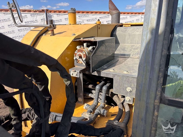 2016-deere-85g-image-31