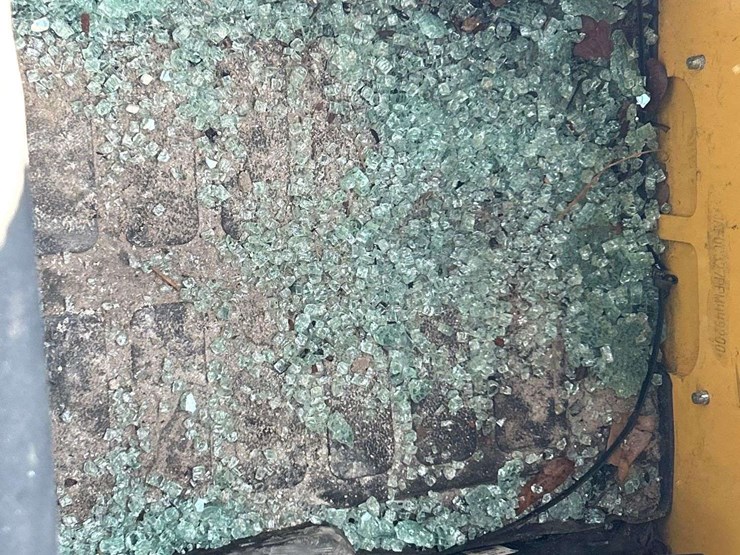 2023-new-holland-c327-image-21