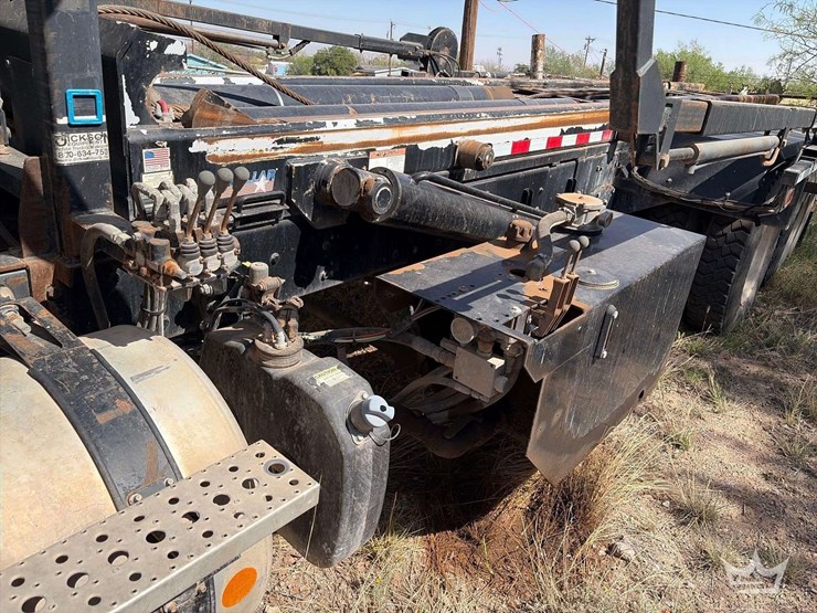 2016-freightliner-108sd-image-18