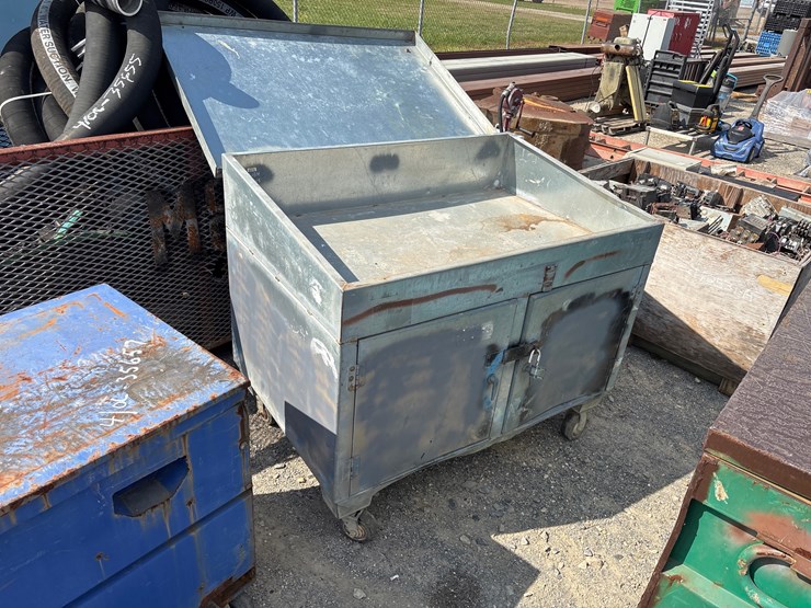 #8060-•-metal-rolling-tool-box-image-1