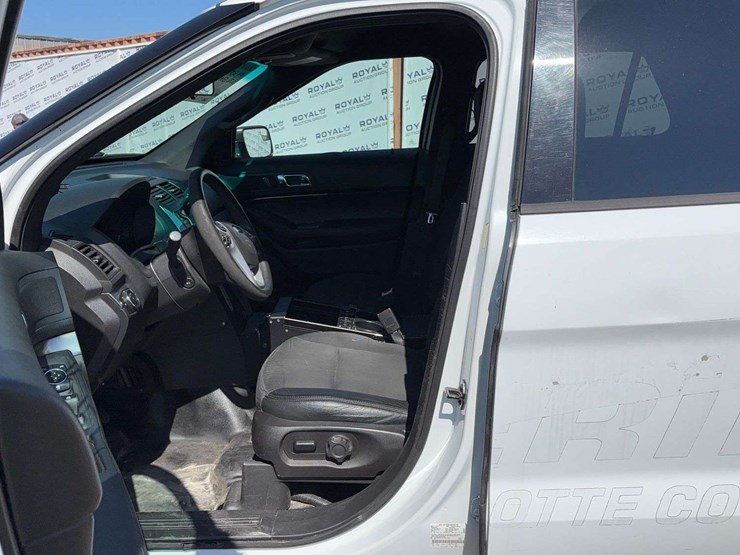 2015-ford-explorer-image-10