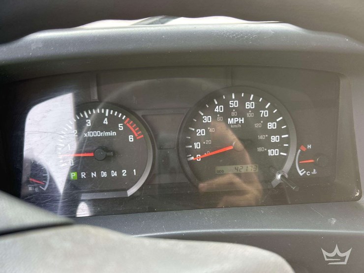 2017-isuzu-npr-image-13