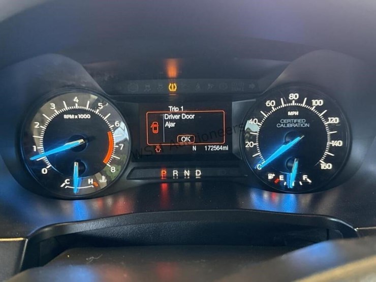 2017-ford-explorer-image-16