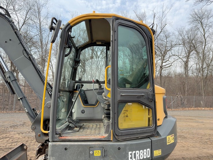 2016-volvo-ecr88d-image-34