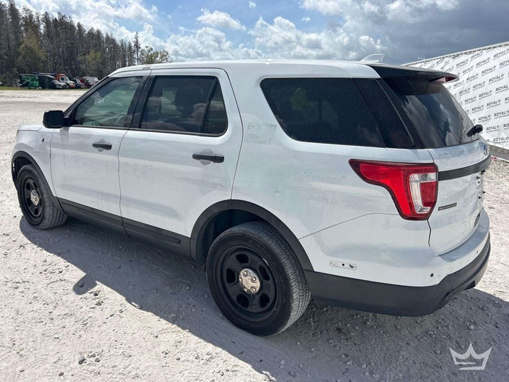 2016-ford-explorer-image-4