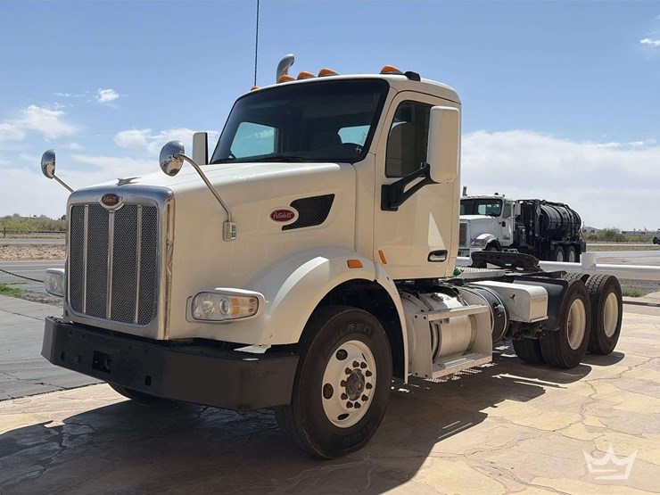 2015-peterbilt-567-image-1
