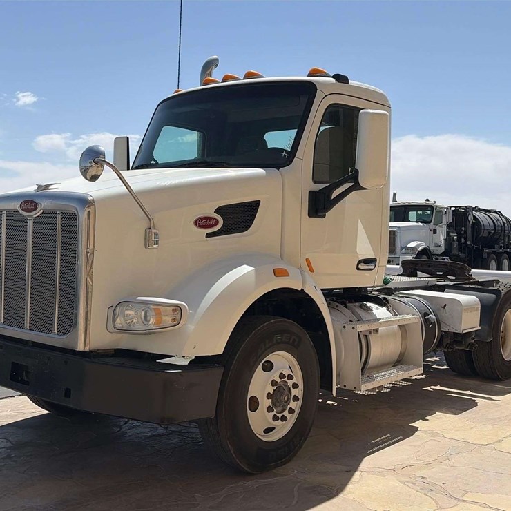 2015 PETERBILT 567
