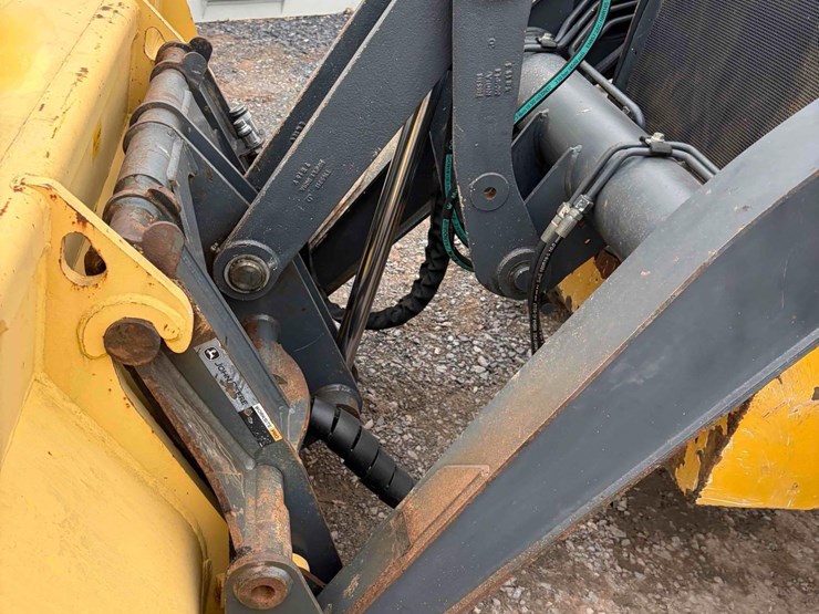 2015-deere-410l-image-10