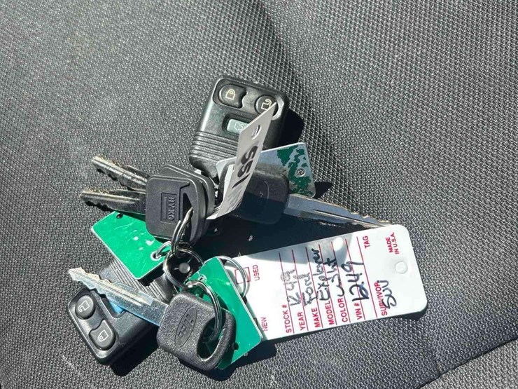 2016-ford-explorer-image-23