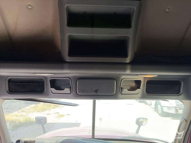 2018-freightliner-cascadia-125-image-23