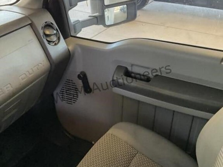 2013-ford-f550-image-22