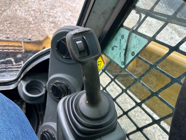 2018-caterpillar-289d-image-24