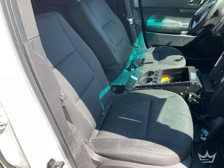 2015-ford-explorer-image-24