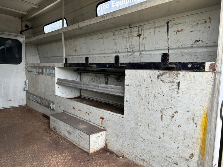 2004-utility-van-image-17