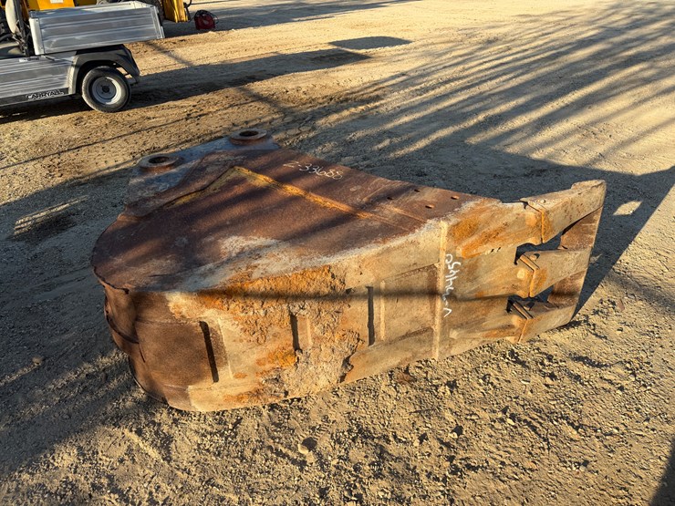 #8053-•-24in-digging-bucket-for-pc360-image-4