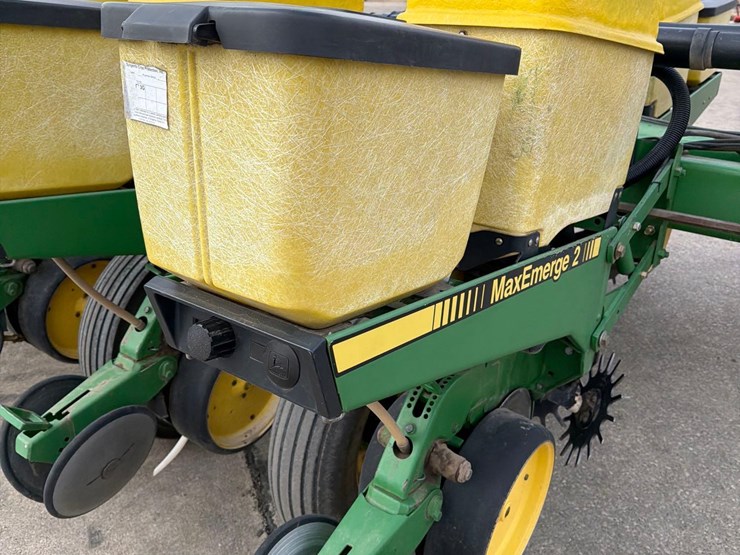 john-deere-7200-image-33