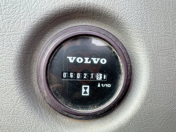 2016-volvo-ecr88d-image-41