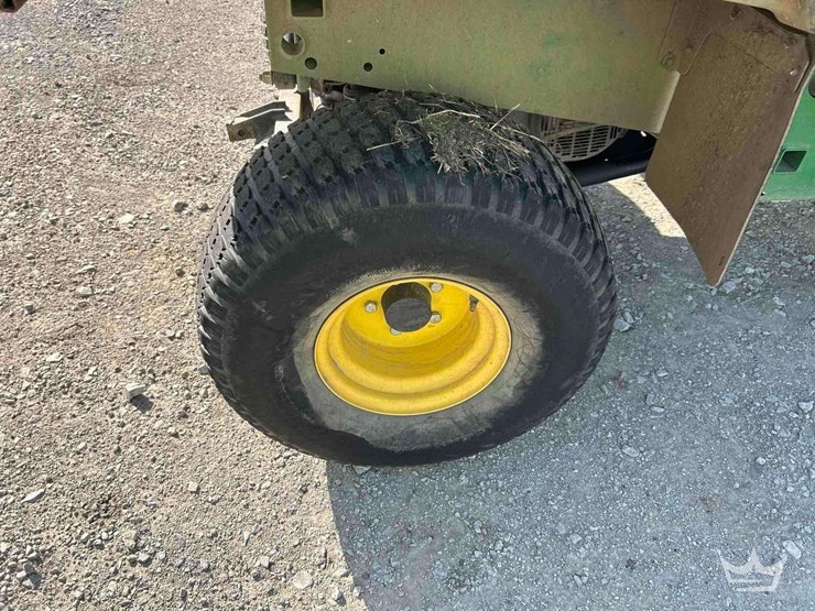 2022-john-deere-gator-image-18