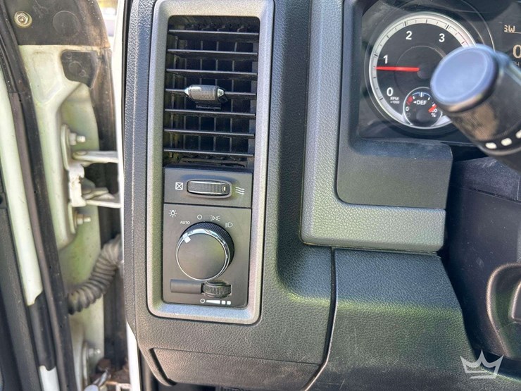 2015-ram-5500-rki-10ft.-utility-flatbed-truck-image-17