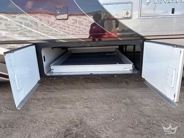 2018-freightliner-thor-venetian-400xcr-a40-41ft.-class-a-motorhome-image-13