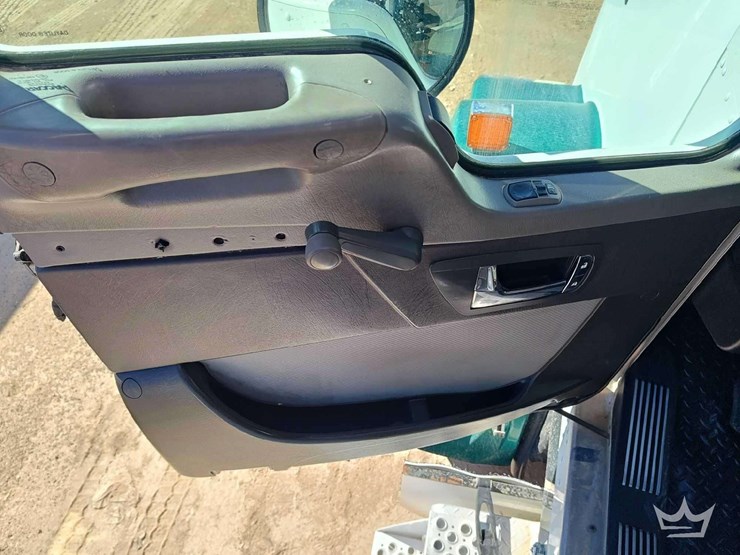 2012-kenworth-t800-image-18