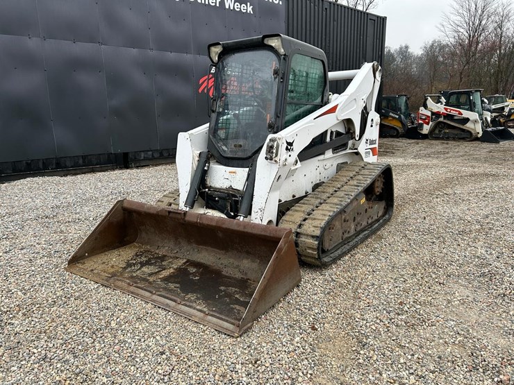 2016-bobcat-t870-image-8