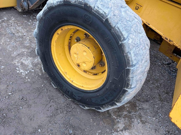 2015-deere-410l-image-14