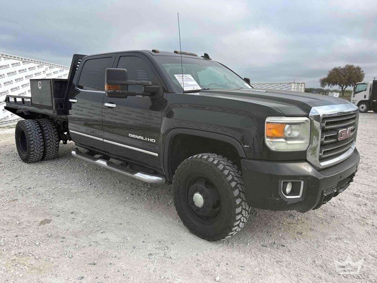 2015-gmc-sierra-3500-image-2