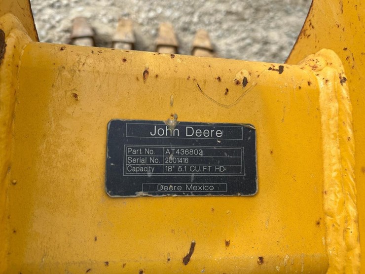 john-deere-18"-excavator-bucket-image-4