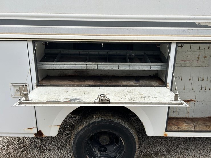 2004-utility-van-image-14